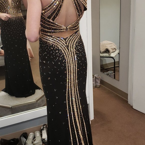 Black with rose gold accent. - Picture 2 of 3